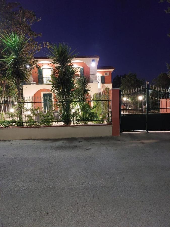 Esther Guest House กัสเตลโวลตูร์โน ภายนอก รูปภาพ